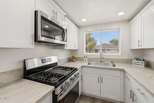 1127 Acadia Place, Ventura, CA 93003