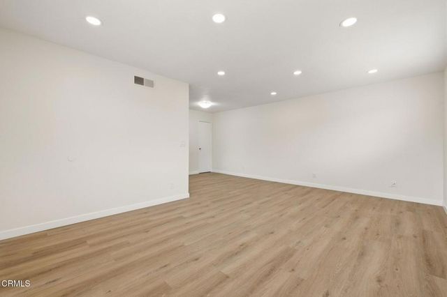 1127 Acadia Place, Ventura, CA 93003