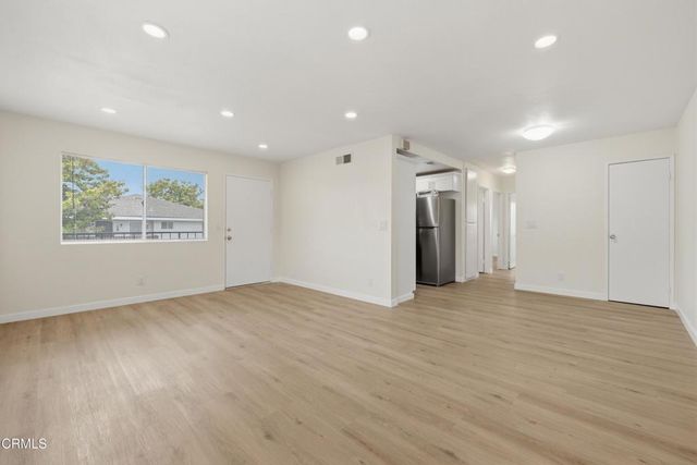 1127 Acadia Place, Ventura, CA 93003