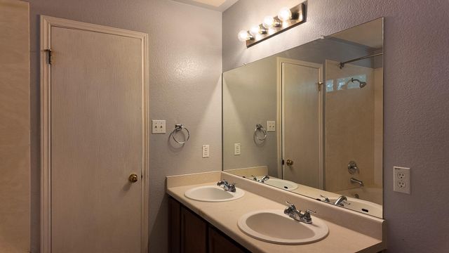 4003 Reeders DR, Austin, TX 78725