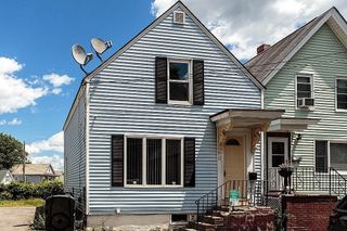 12 Cedar St, Lowell, MA 01852