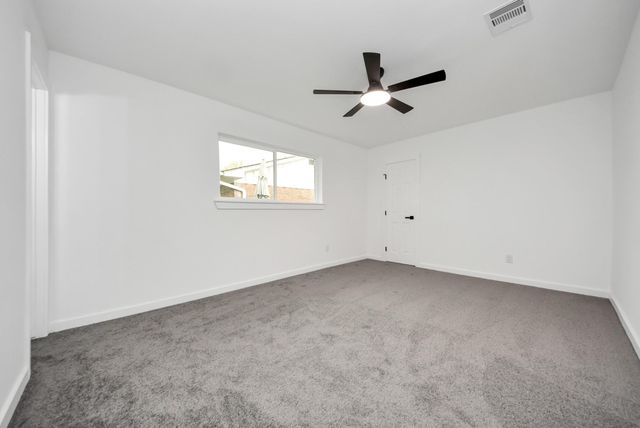 101 Talisman Street, Lake Jackson, TX 77566