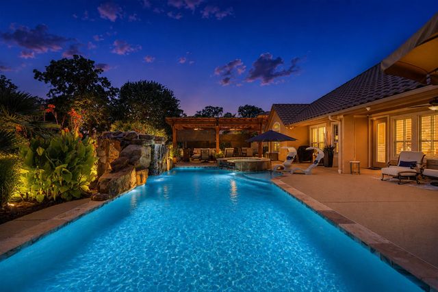1104 Catalina Bay Boulevard, Granbury, TX 76048