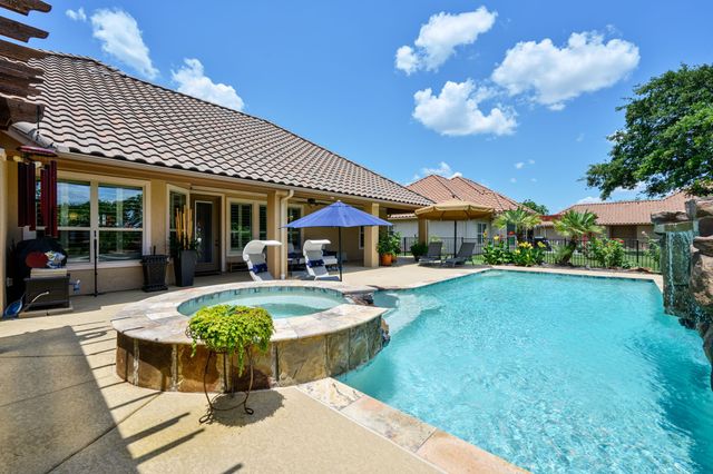 1104 Catalina Bay Boulevard, Granbury, TX 76048