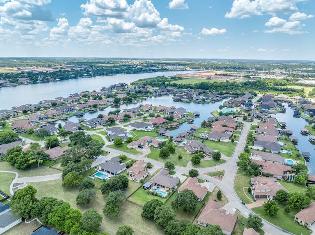 1104 Catalina Bay Boulevard, Granbury, TX 76048
