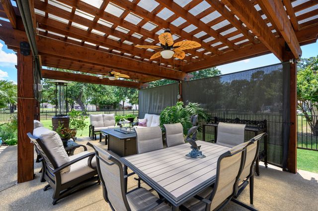 1104 Catalina Bay Boulevard, Granbury, TX 76048
