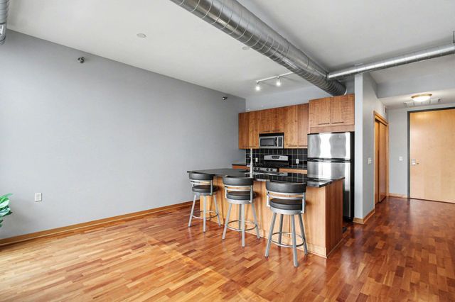 1211 Lagoon Avenue 410, Minneapolis, MN 55408