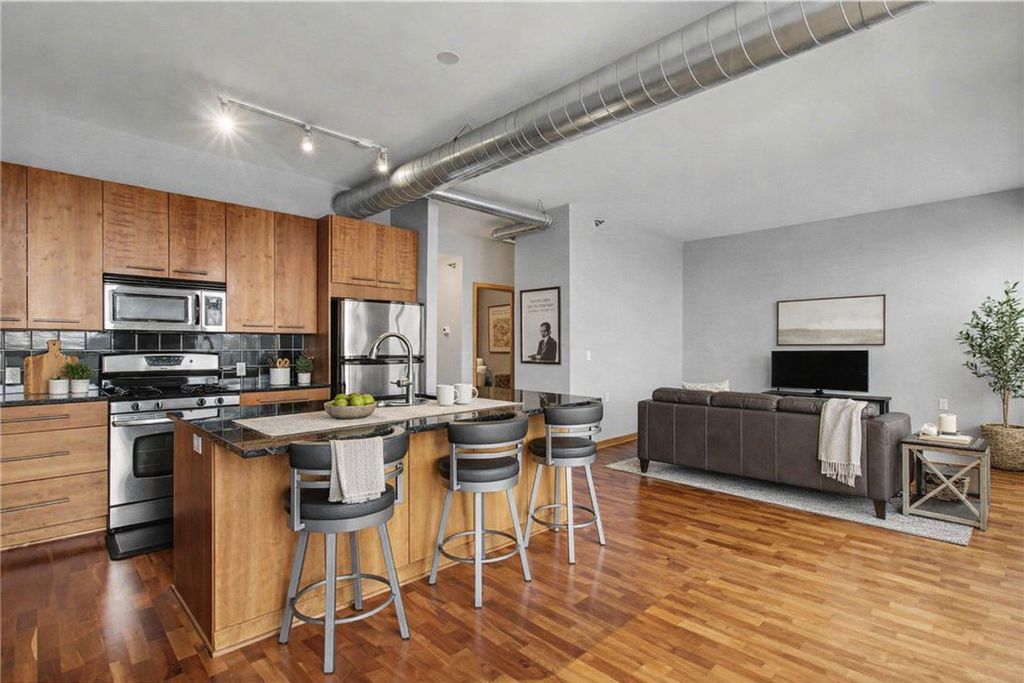 1211 Lagoon Avenue 410, Minneapolis, MN 55408