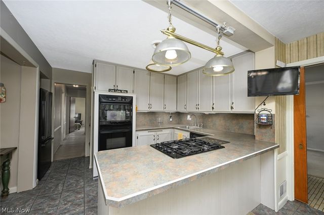 145 Edgewood Drive, Berea, OH 44017