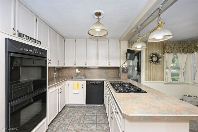 145 Edgewood Drive, Berea, OH 44017