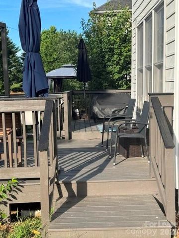 10402 Friarsgate Road, Huntersville, NC 28078