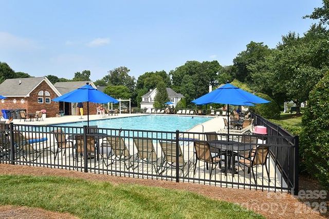 10402 Friarsgate Road, Huntersville, NC 28078