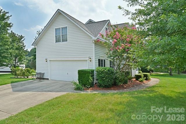 10402 Friarsgate Road, Huntersville, NC 28078