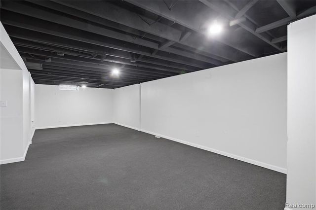 15225 Common Road, Roseville, MI 48066