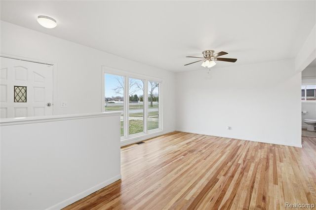 15225 Common Road, Roseville, MI 48066