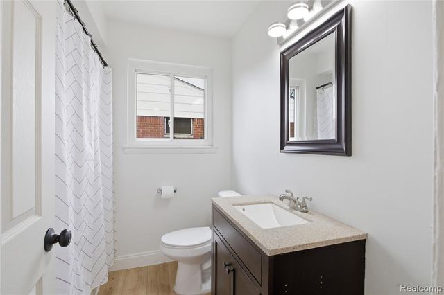 15225 Common Road, Roseville, MI 48066