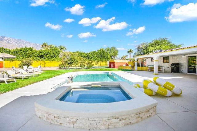 2099 E Racquet Club Road E, Palm Springs, CA 92262