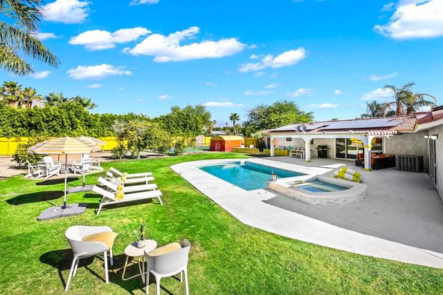 2099 E Racquet Club Road E, Palm Springs, CA 92262