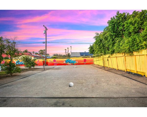 2099 E Racquet Club Road E, Palm Springs, CA 92262