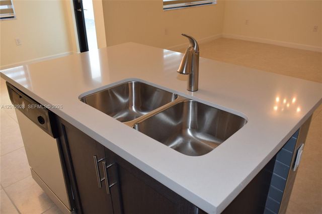 3384 W 100th Ter 3384, Hialeah, FL 33018