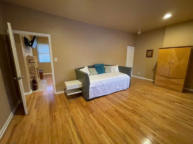 1502 E Marquette Road, Chicago, IL 60637