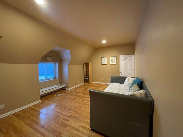 1502 E Marquette Road, Chicago, IL 60637