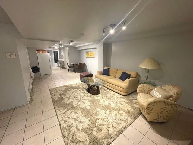 1502 E Marquette Road, Chicago, IL 60637