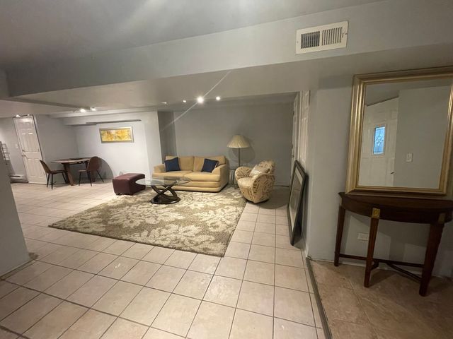 1502 E Marquette Road, Chicago, IL 60637