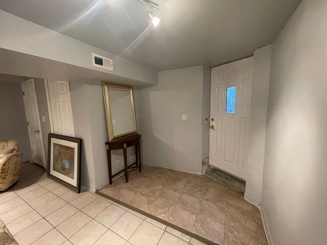 1502 E Marquette Road, Chicago, IL 60637