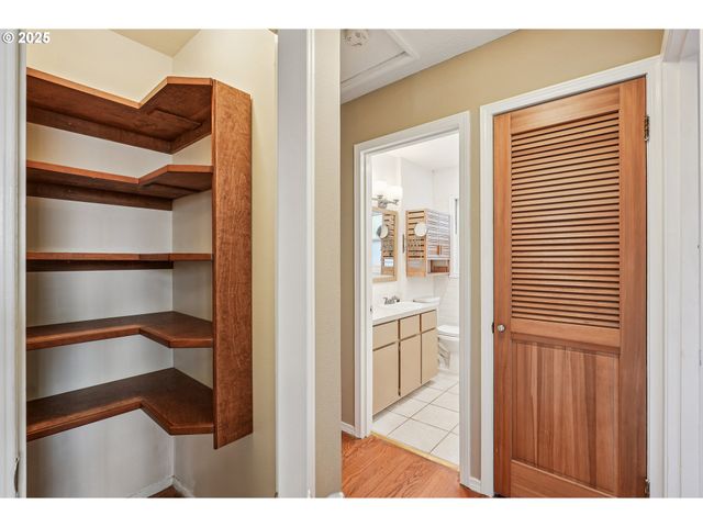 3249 Ne 111TH Dr, Portland, OR 97220