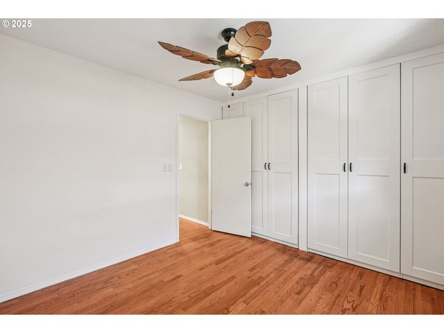 3249 Ne 111TH Dr, Portland, OR 97220