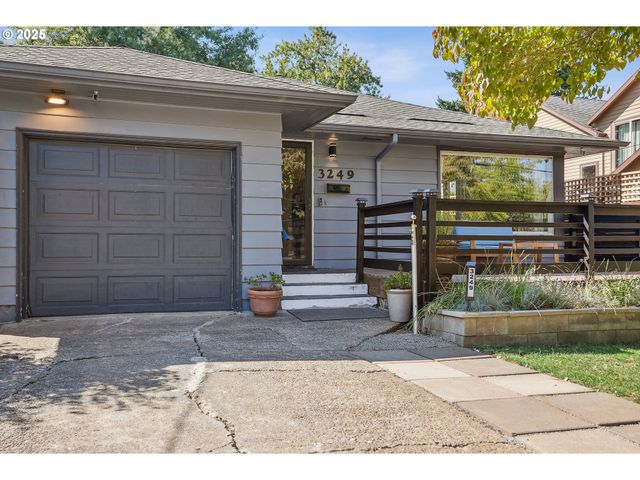 3249 Ne 111TH Dr, Portland, OR 97220