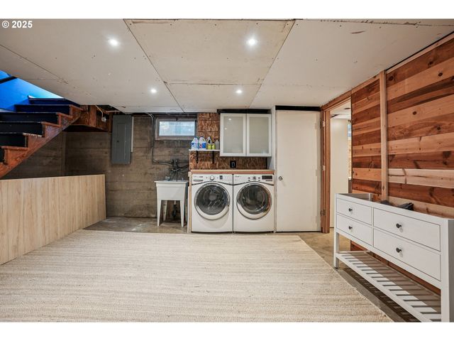 3249 Ne 111TH Dr, Portland, OR 97220