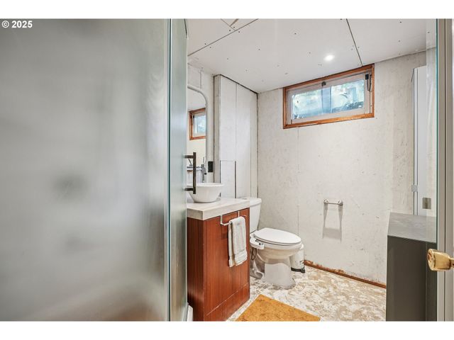 3249 Ne 111TH Dr, Portland, OR 97220