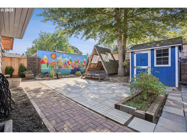 3249 Ne 111TH Dr, Portland, OR 97220