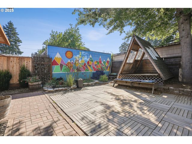 3249 Ne 111TH Dr, Portland, OR 97220