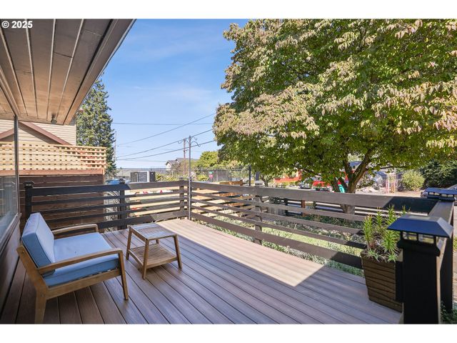 3249 Ne 111TH Dr, Portland, OR 97220