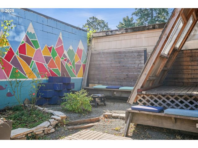 3249 Ne 111TH Dr, Portland, OR 97220