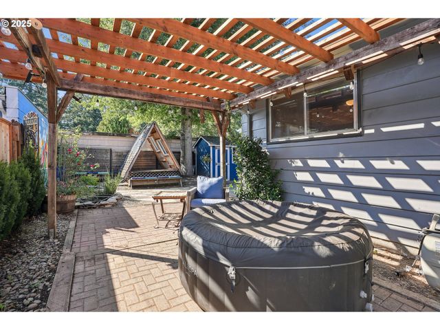 3249 Ne 111TH Dr, Portland, OR 97220