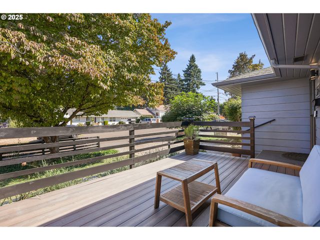 3249 Ne 111TH Dr, Portland, OR 97220