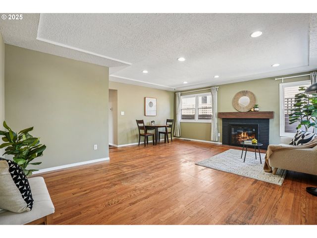 3249 Ne 111TH Dr, Portland, OR 97220