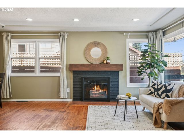 3249 Ne 111TH Dr, Portland, OR 97220