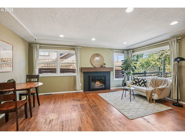 3249 Ne 111TH Dr, Portland, OR 97220