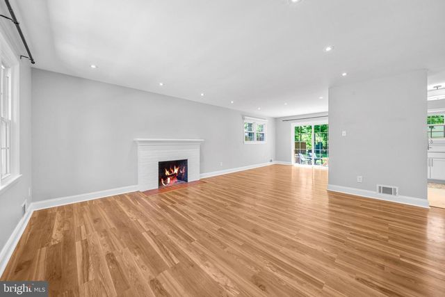 14711 CARLBERN DR, Centreville, VA 20120