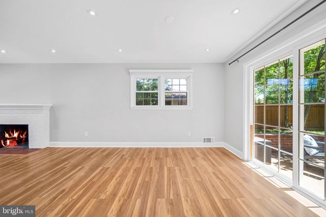 14711 CARLBERN DR, Centreville, VA 20120