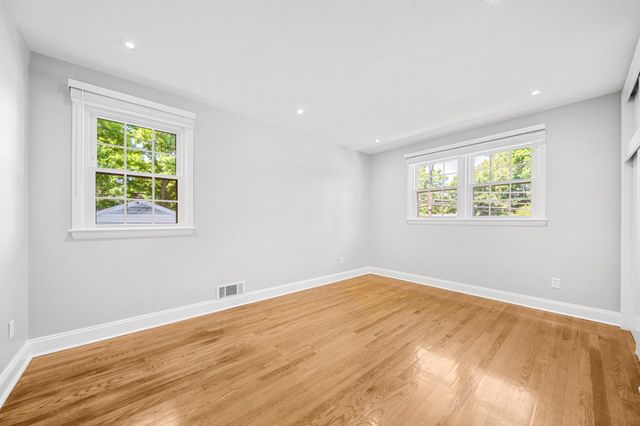 14711 CARLBERN DR, Centreville, VA 20120