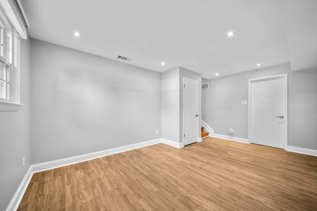 14711 CARLBERN DR, Centreville, VA 20120
