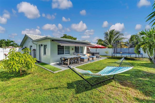 9212 NW 81st Pl, Tamarac, FL 33321