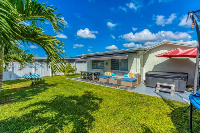 9212 NW 81st Pl, Tamarac, FL 33321