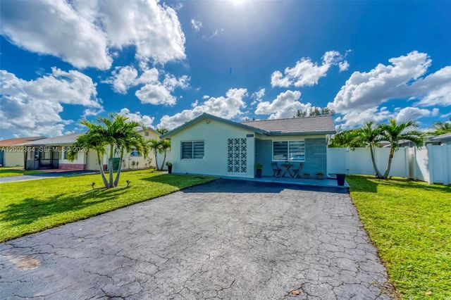 9212 NW 81st Pl, Tamarac, FL 33321